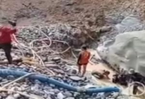 Terdokumentasi Aktivitas PETI di Dusun Tutup, Desa Sungai Besar, Kecamatan Bunut Hulu, Berapa Banyak Emas Yang Tertangkap?